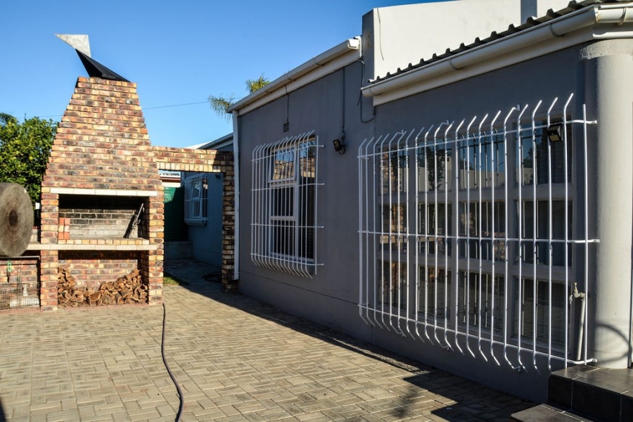 4 Bedroom Property for Sale in Vredendal Western Cape
